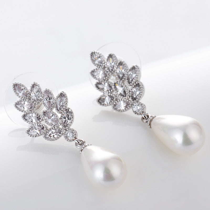 MIRA Pearl Earring