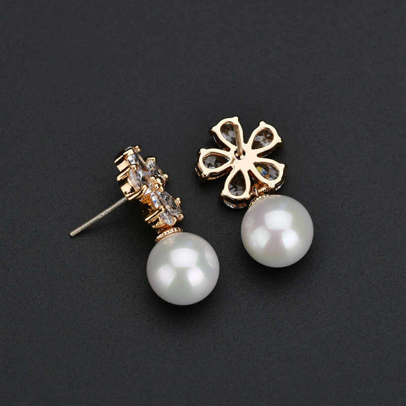 FLORA Pearl Earring