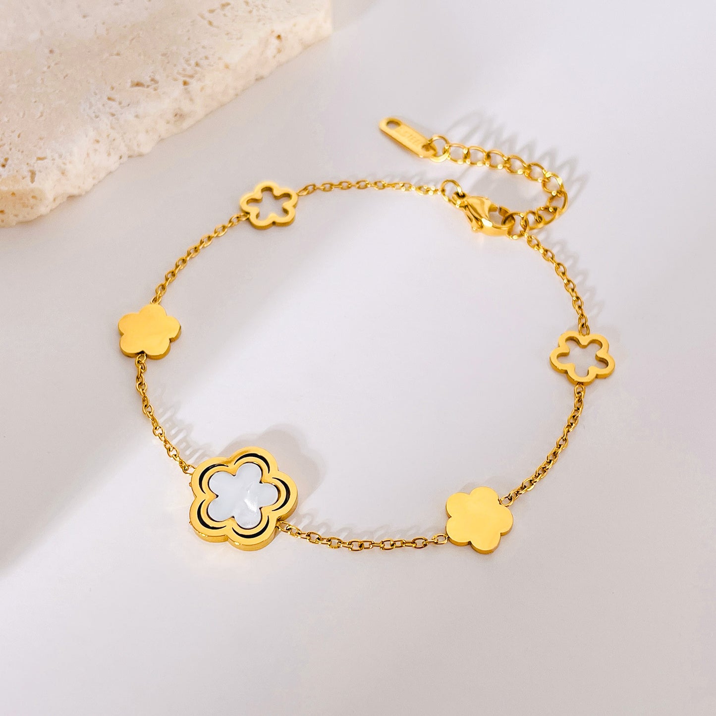 Clover  Shell Bracelet