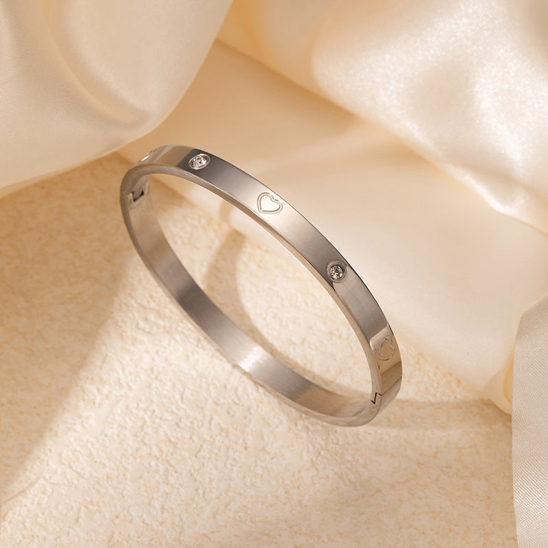 VELIA Heart Bracelet