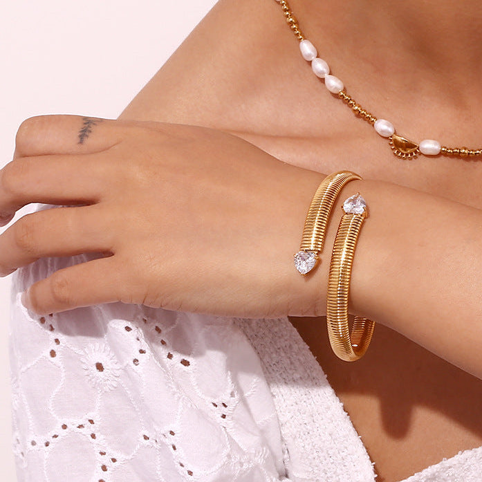 Heart-Shaped Zircon Open Striped Bracelet