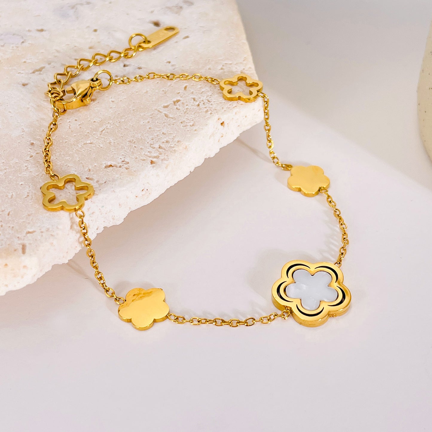 Clover  Shell Bracelet