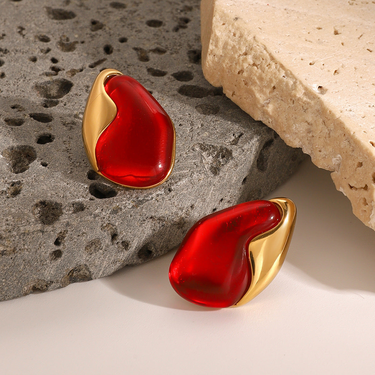 ARIA ROUGE Stud Earring