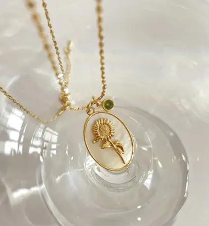 Vintage Flower Pearl Necklace - KAYLUZ LTD